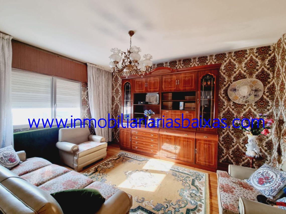 CASA EN RIBEIRA