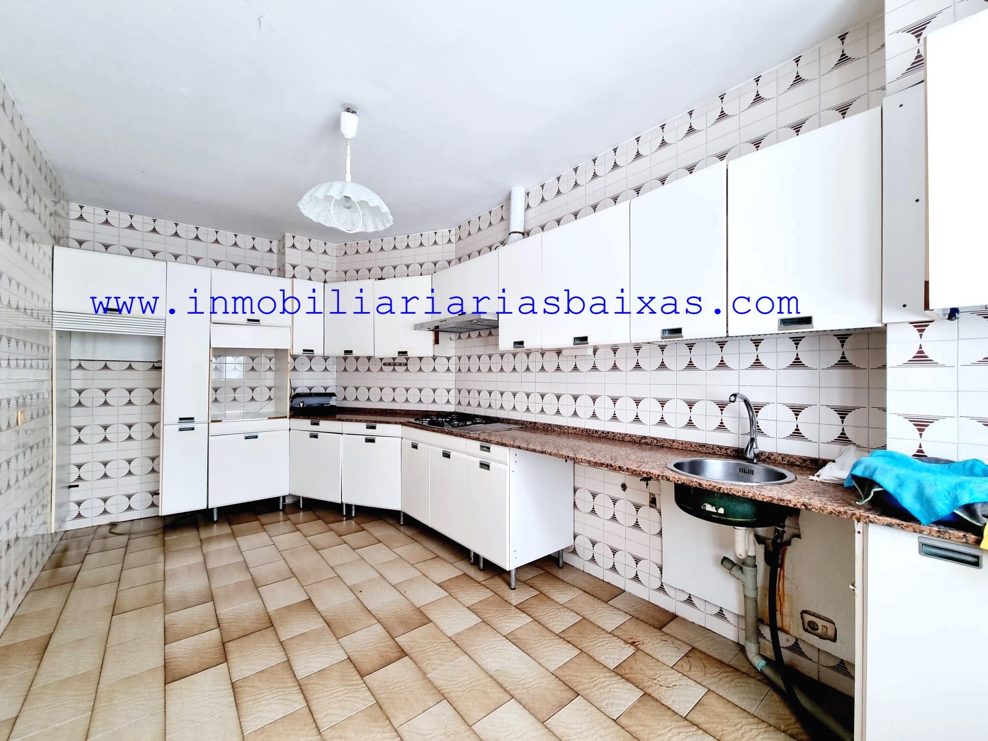 APARTAMENTO EN EL CENTRO DE RIBEIRA
