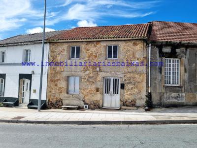 CASA  CON TERRENO Y VISTAS AL MAR EN RIBEIRA