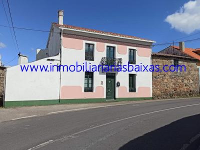 CASA DE PIEDRA CON HORREO