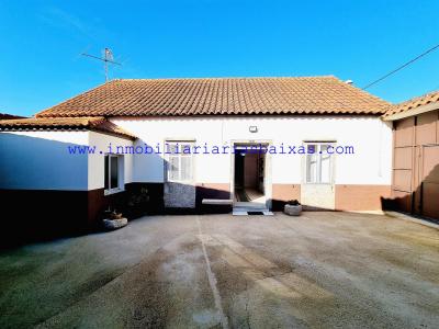 CASA DE PIEDRA CON TERRENO