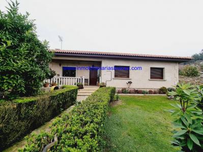 CHALET DE PLANTA BAJA CON TERRENO, ASADOR Y GARAJE