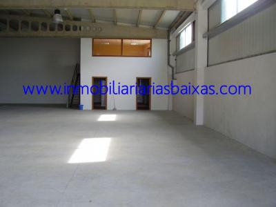 NAVE CON TERRENO EN POBRA DO CARAMIÑAL