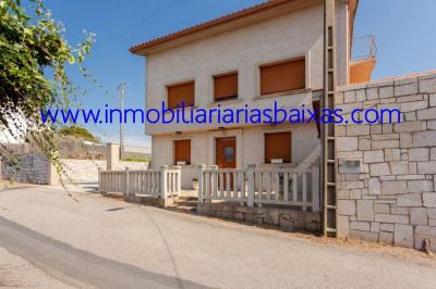 CHALET CON TERRENO Y VISTAS AL MAR