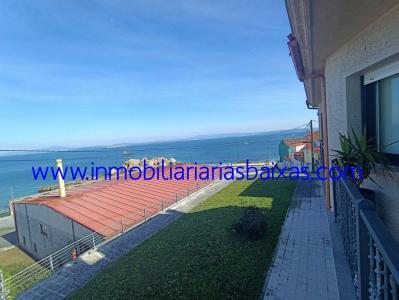 CHALET CON VISTAS AL MAR A PIE DE PLAYA EN RIBEIRA